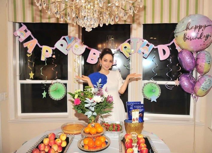 Gia đình Mai Thu Huyền từng sống trong căn biệt thự triệu đô nằm trên phố đắt đỏ bậc nhất tại quận 7 (TP HCM). Ảnh: FB Mai Thu Huyền.