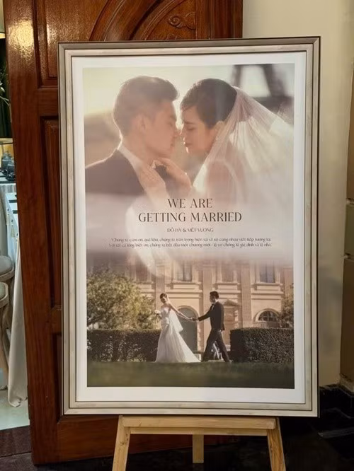 Đỗ Thị Hà và Viết Vương chụp ảnh cưới ở nước ngoài. Ảnh: Tiền Phong.