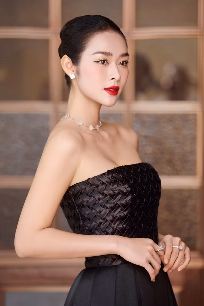 Tại Mai vàng 2023, Diệp Bảo Ngọc giành giải Nữ diễn viên điện ảnh và truyền hình được yêu thích nhất với vai diễn trong Lật mặt 6: Tấm vé định mệnh. Ảnh: FB Diệp Bảo Ngọc.