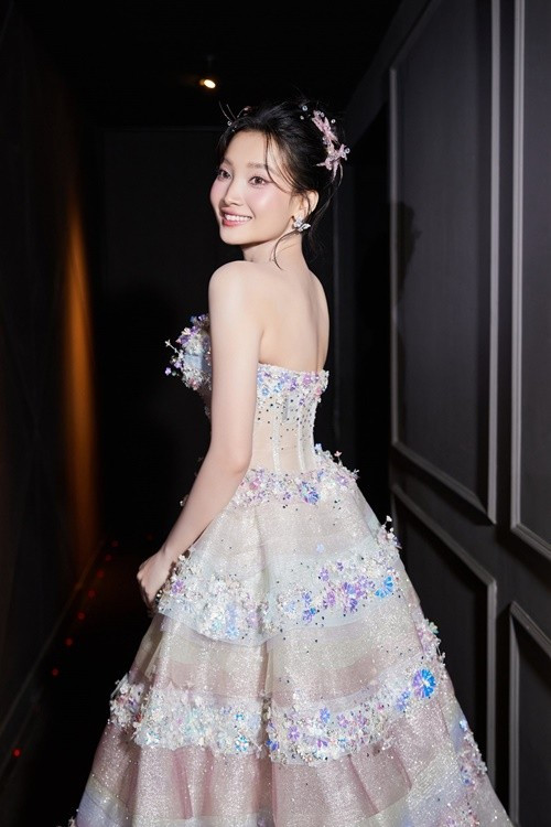 Chia sẻ trên Tiền Phong, Ngọc Hương cho biết cô được Khả Như và Quang Tuấn giới thiệu với đoàn phim. Sau vòng thử vai, nữ diễn viên có cơ hội góp mặt trong dự án điện ảnh này.