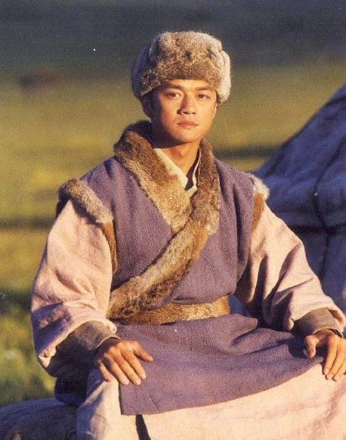 Vai Quách Tĩnh trong Anh hùng xạ điêu năm 2003 giúp Lý Á Bằng gây ấn tượng. Sau phim, anh tiếp tục đóng nhiều tác phẩm nhưng dần rút khỏi làng giải trí, chuyển hướng sang kinh doanh. Ảnh: Phụ Nữ Việt Nam.