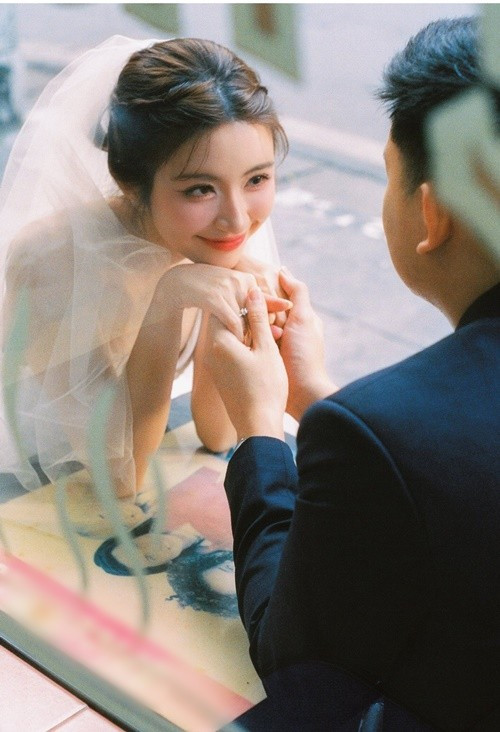 Ngọc Huyền kết hôn với Duy Minh vào tháng 1/2024 sau thời gian hẹn hò bí mật. Ảnh: FB Ngọc Huyền.