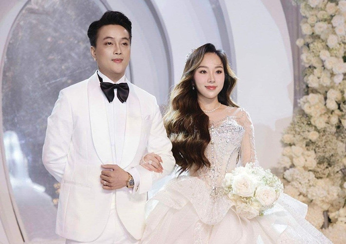 "Chồng không hứa hoa hồng ngập lối, chỉ muốn tất cả những điều tốt đẹp nhất thuộc về vợ", TiTi nhắn nhủ bạn đời. Ảnh: FB TiTi.