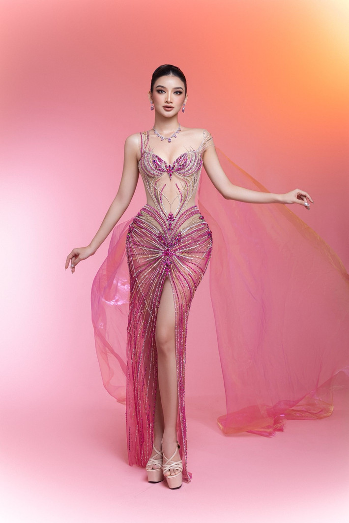 Y Quyên có chiều cao 1m72 , số đo ba vòng 85-60-92 cm. Ảnh: FB Y Quyên.