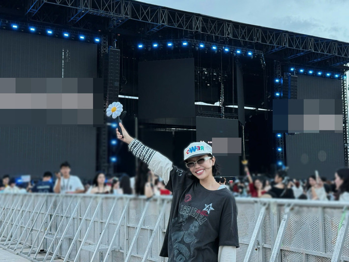 Diệu Nhi cũng yêu thích G-Dragon. Nữ diễn viên chia sẻ: "Sáng ngủ dậy hơi đau họng, chân tay nhức mỏi, không sao, châm cứu bấm huyệt đã giúp em có lại năng lượng để quẩy bung nóc hôm nay". Ảnh: FB Diệu Nhi.