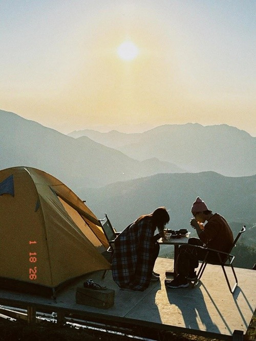 Anh viết: “Từ trước tới giờ anh cũng đâu có giấu nhỉ, chỉ là điều đẹp đẽ cần lúc thích hợp để nói ra thôi”.