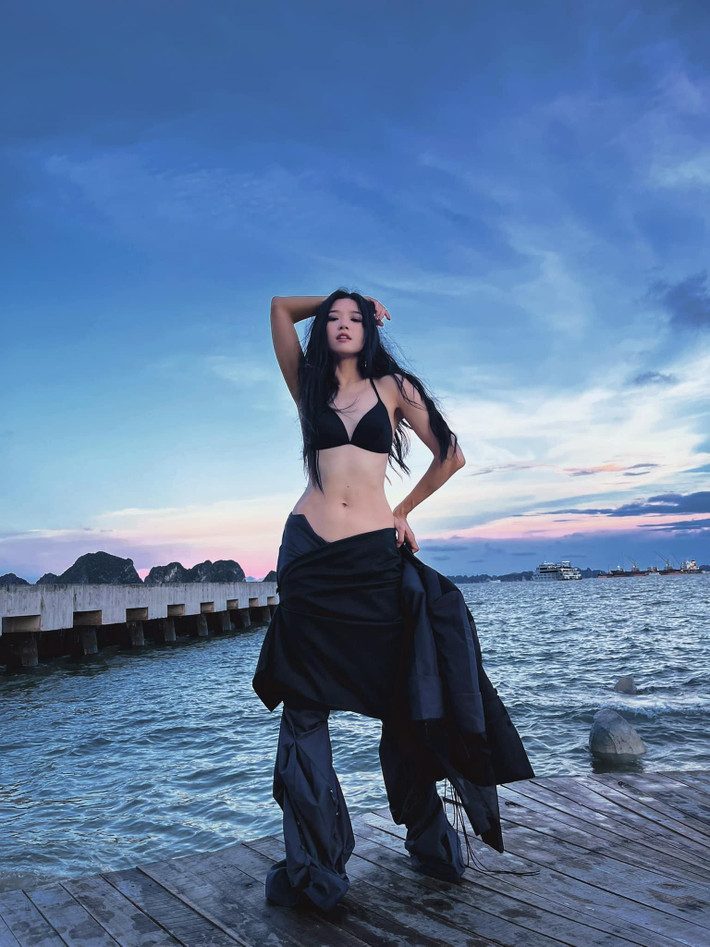 Suni Hạ Linh sinh năm 1990, sở hữu gương mặt xinh đẹp cùng dáng vóc thon gọn, cân đối. Ảnh: Instagram Suni Hạ Linh.