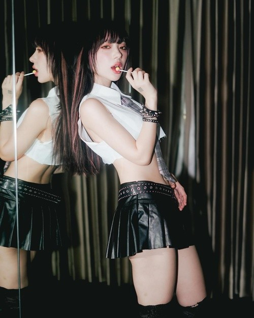 Jannine thay đổi phong cách thời trang ít năm trở lại đây. Từ hình tượng kẹo ngọt, cô ăn mặc phóng khoáng hơn. Ảnh: FB Jannine Weigel.