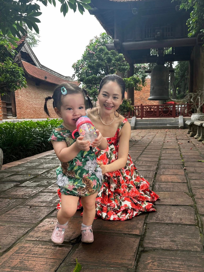 Khi hôn nhân rạn nứt, Lan Phương cố gắng vì chính mình và hai con. Ảnh: FB Lan Phương.