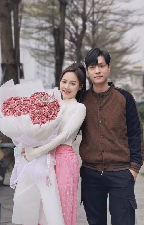 Cả hai từng đóng chung Phố trong làng, Hương vị tình thân, Cuộc chiến không giới tuyến. Ảnh: FB Minh Thu.