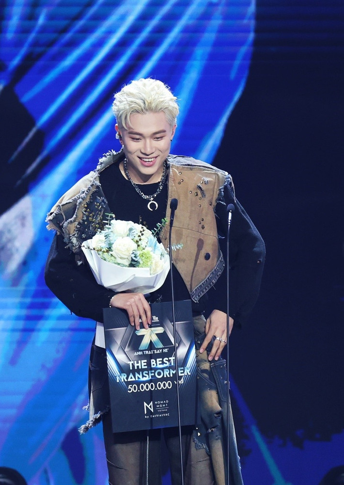 Dương Domic vào chung kết Anh trai say hi 2024 và đoạt giải The best transformer – Anh trai thay đổi ấn tượng nhất. Ảnh: FB Dương Domic.