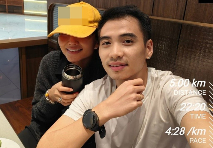 Hành động của Tuấn Khôi gây ra ý kiến trái chiều. Không ít cư dân mạng cho rằng trò đùa của chồng H'hen Niê quá trớn. Nhanh chóng, vợ chồng nàng hậu lên tiếng xin lỗi. Ảnh: FB Tuấn Khôi.