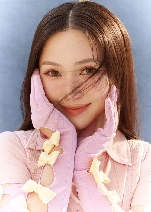 Sở hữu gương mặt thon gọn, vóc dáng cân đối, Hương Tràm dễ dàng “cân” nhiều phong cách.