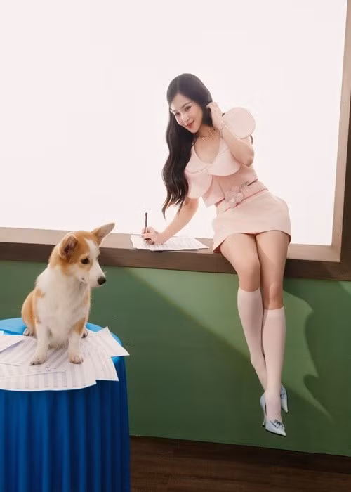 Giọng ca sinh năm 1995 ngày càng xinh đẹp, trẻ trung.