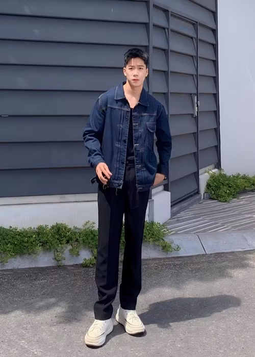 Gia Huy sở hữu gương mặt điển trai, vóc dáng săn chắc. Ảnh: FB Gia Huy.