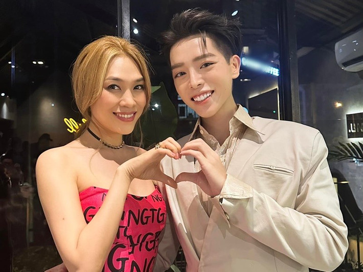 Khoảnh khắc tỏa sáng trên sóng truyền hình của Mỹ Tâm vào năm 2023 từng khiến học trò Đức Phúc bày tỏ sự "bấn loạn". "Tôi ngất lịm, tan chảy", "Sao có thể xao xuyến vậy hả trời", "Tôi u mê cô của tôi quá rồi", Đức Phúc viết. Ảnh: FB Đức Phúc.