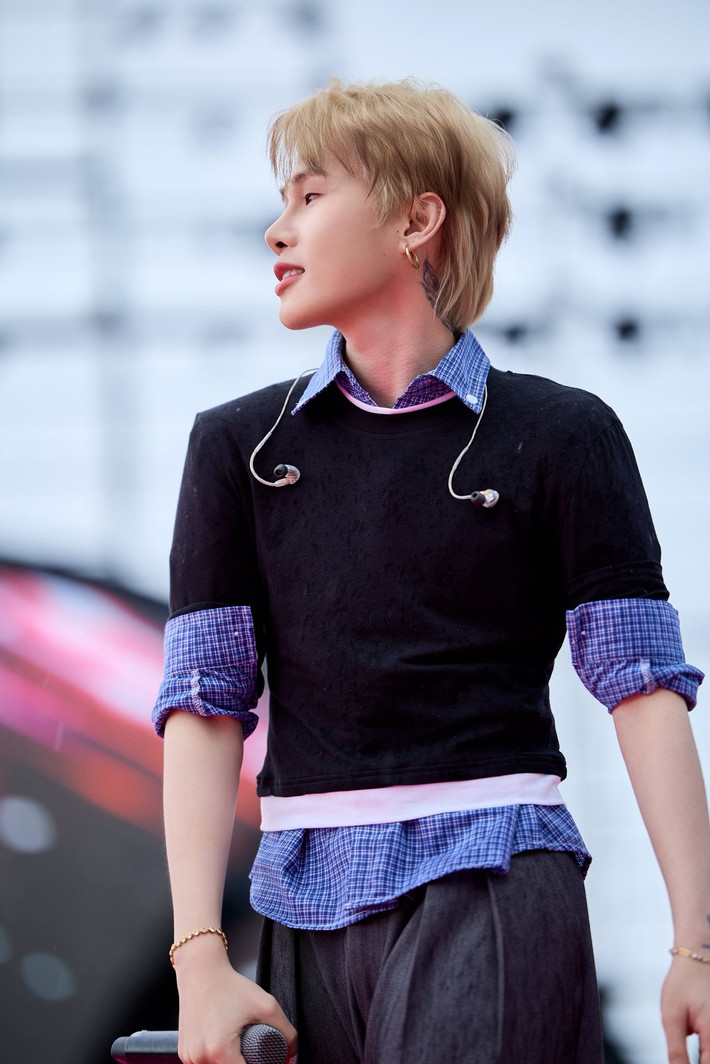 Tên tuổi của Jack bắt đầu được chú ý rộng rãi khi anh phát hành ca khúc “Hồng nhan” do chính mình sáng tác. Sau đó, anh tiếp tục ghi dấu ấn qua loạt sản phẩm kết hợp với K-ICM như “Bạc phận”, “Sóng gió”.