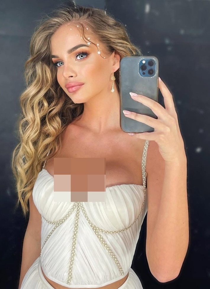 Anastasia sở hữu nhan sắc xinh đẹp như búp bê sống. Cô có đôi môi quyến rũ, bờ, mắt xanh hút hồn, mái tóc vàng rực rỡ. Ảnh: Instagram Anastasia.