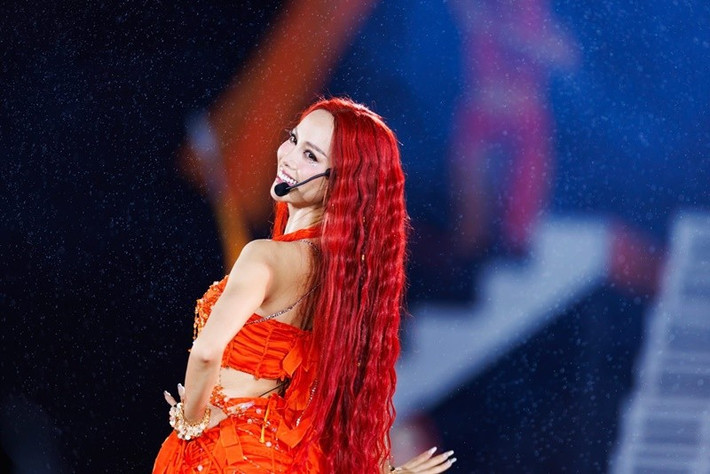 "Anh có kinh nghiệm tham gia Anh trai vượt ngàn chông gai, biết được sẽ có những khó khăn mà bản thân không ngờ tới. Khi tham gia chương trình, có những điều tưởng chừng bản thân không làm được nhưng buộc phải nỗ lực để làm được, vượt qua. Anh khuyên tôi phải tập luyện thật nhiều để sẵn sàng thực hiện được mọi thử thách chương trình đề ra", Vũ Ngọc Anh cho hay. Ảnh: FB Vũ Ngọc Anh.