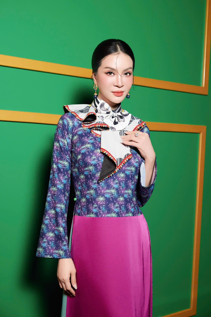 MC Thanh Mai quyên góp 100 triệu đồng cho bà con vùng lũ. Cô cho biết: “Của ít lòng nhiều. Cầu mong mọi người vơi bớt nhọc nhằn”. Ảnh: FB Thanh Mai.