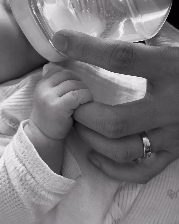 Lần hiếm hoi Puka đăng ảnh con kể từ khi sinh nở. Ảnh: Instagram Puka.