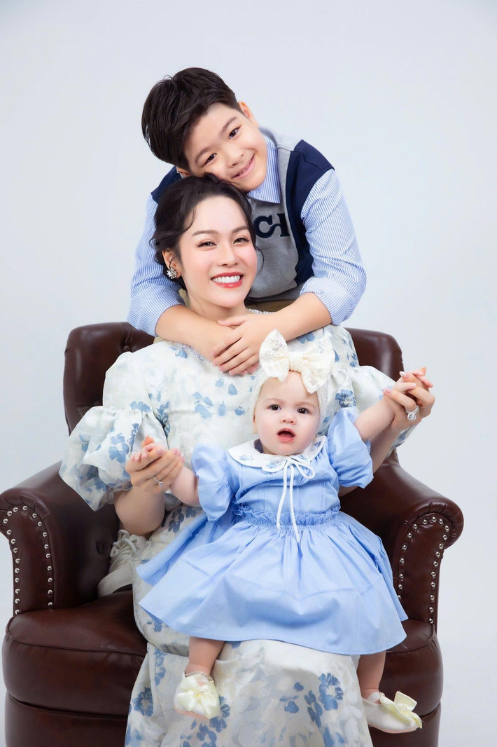 Nhật Kim Anh sinh con trai đầu lòng Bửu Long năm 2015 và con gái Julia vào tháng 1/2025. Ảnh: FB Nhật Kim Anh.