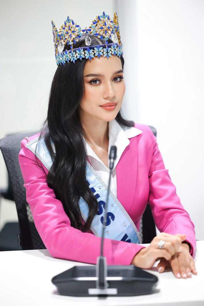 Với vai trò đương kim Hoa hậu Thế giới, mỹ nhân Thái Lan tham gia nhiều sự kiện, chương trình thiện nguyện. Ảnh: Instagram Opal Suchata Chuangsri.