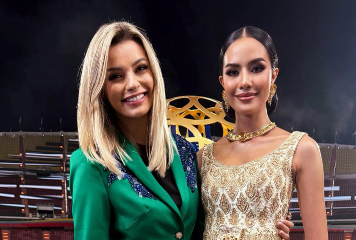 Sau lễ khai mạc SEA Games 33, Opal gặp lại Karolina Bielawska - Hoa hậu Thế giới 2022. Karolina đã đáp chuyến bay từ Ba Lan đến Thái Lan để ủng hộ Opal. Ngoài lễ khai mạc, Opal còn xuất hiện trong sự kiện rước đuốc của SEA Games 33. Ảnh: Miss World.