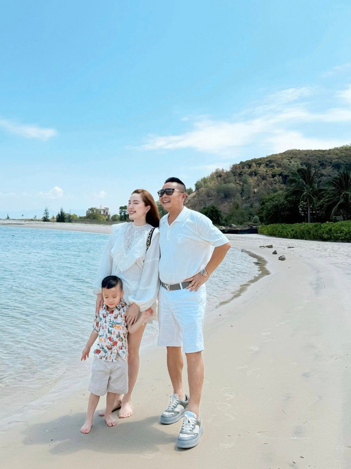 Một trong những niềm vui chính của Bảo Thy là chăm sóc gia đình nhỏ.