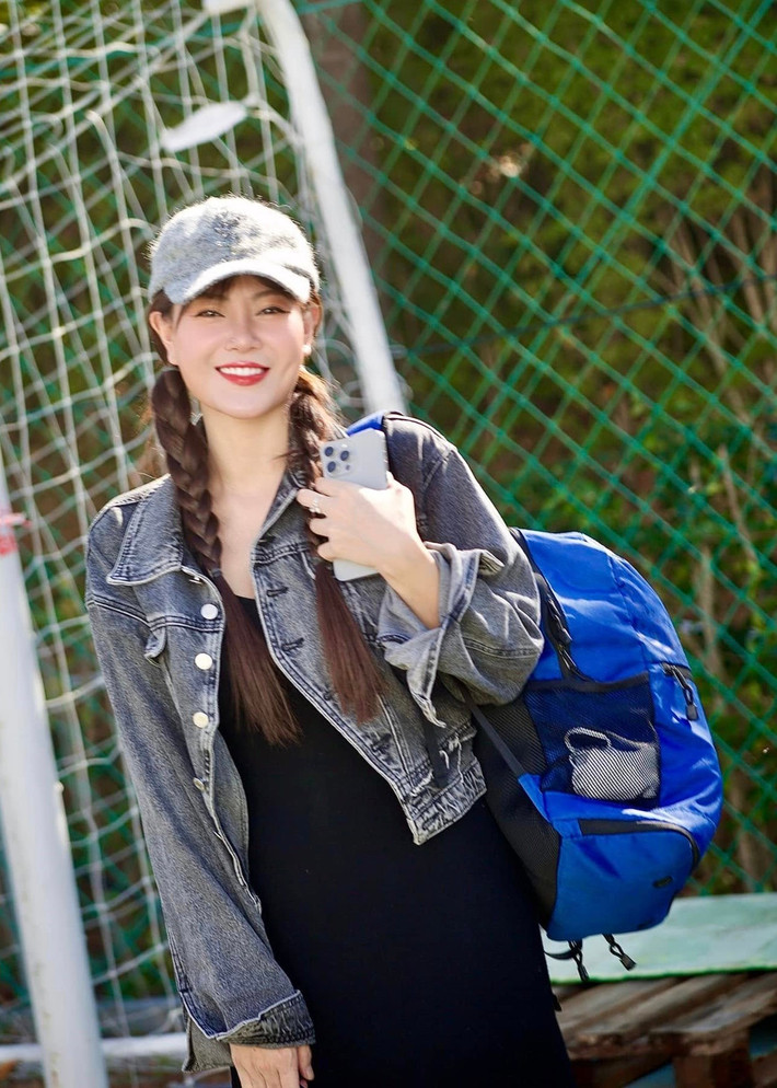 Thanh Hương tết tóc hai bên, mặc trang phục năng động. Ảnh: FB Thanh Hương.