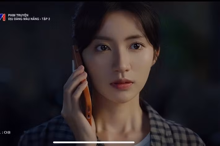 Vân Vân của Thương ngày nắng về cho biết, cô được bố mẹ chồng ủng hộ diễn xuất. "Bố mẹ nhắc tôi đi quay phim vất vả nên mua thêm đồ để ăn. Trước kia bố mẹ chỉ biết tôi quay phim nhưng không hề biết lịch quay dày đặc, căng thẳng tới như thế. 1 tuần liền nhiều khi tôi chỉ gặp bố mẹ vào buổi tối. Có hôm còn không gặp mặt được", Ngọc Huyền chia sẻ trên Đời Sống Gia Đình. Ảnh: FB Ngọc Huyền.