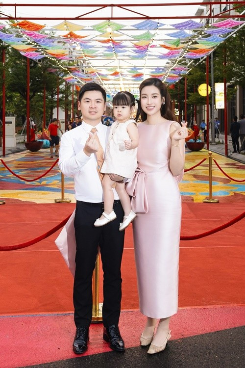Mỹ Linh chia sẻ trên Vietnamnet, cô sống cùng bố mẹ và bà nội chồng nên gia đình lúc nào cũng đông đúc, vui vẻ. Ảnh: FB Đỗ Mỹ Linh.