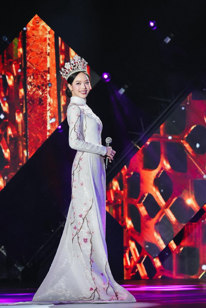 Thanh Thủy tâm sự, nhiệm kỳ Miss International 2024 không quá dài cũng chẳng quá ngắn, mà vừa đủ để cô học cách mạnh mẽ và trưởng thành hơn. Ảnh: FB Thanh Thủy.