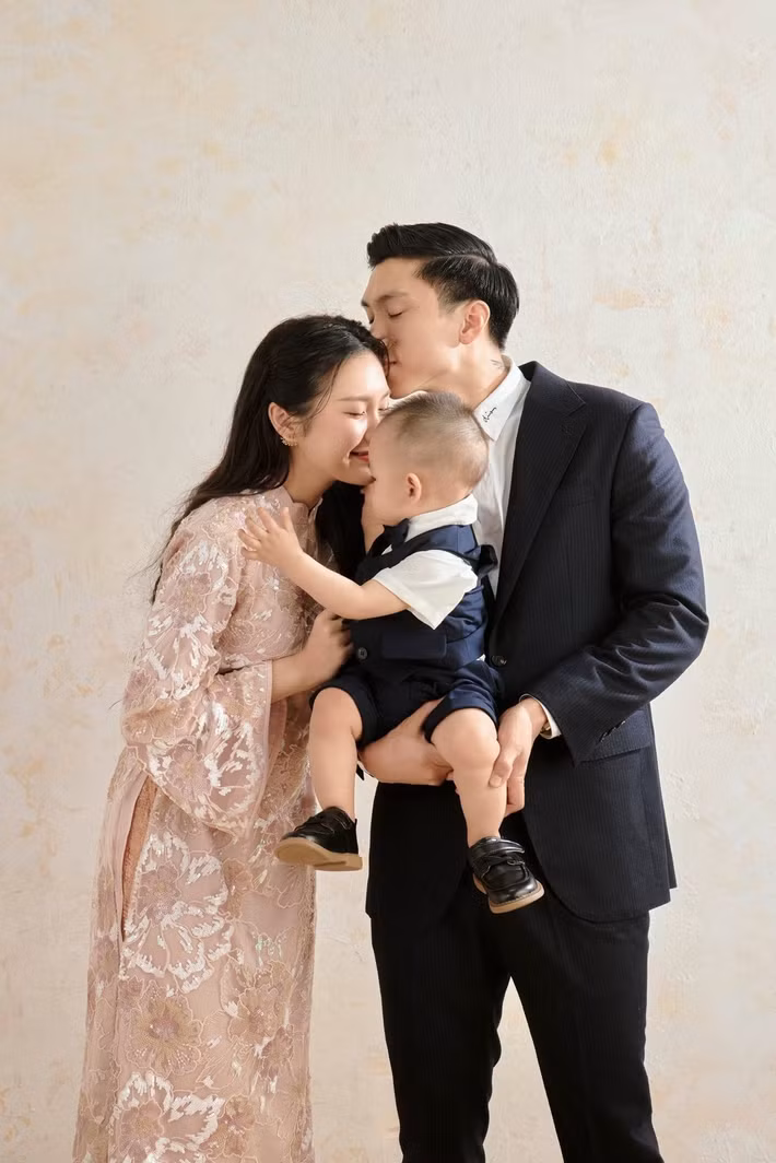 Doãn Hải My và Đoàn Văn Hậu đã đồng loạt khóa tính năng bình luận trên trang cá nhân. Nhiều người cho rằng đây là động thái cả hai muốn bảo vệ sự bình yên của tổ ấm thay vì tạo nên những tranh cãi.