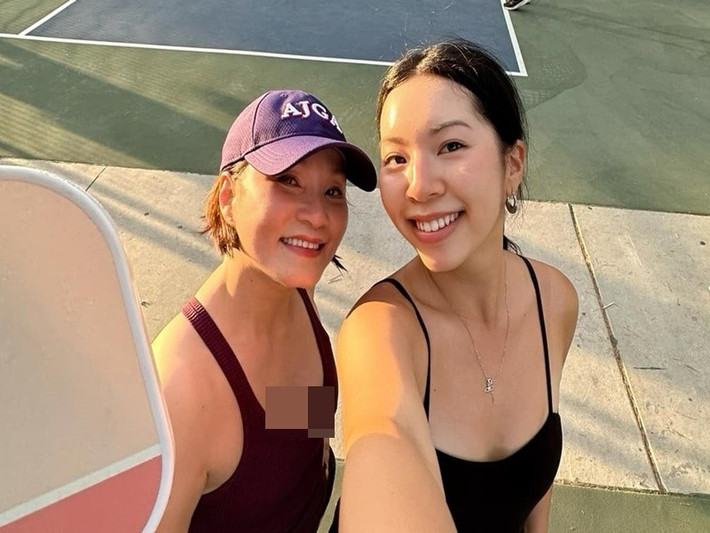 Sau nhiều thăng trầm, nữ nghệ sĩ tập trung cho công việc, gia đình và sự cân bằng trong cuộc sống. Ảnh: FB Hồng Đào.