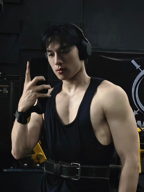 Sở hữu gương mặt điển trai, nam tính, Thuận Nguyễn được mệnh danh là 'Kim Woo Bin phiên bản Việt'. Ảnh: FB Thuận Nguyễn.