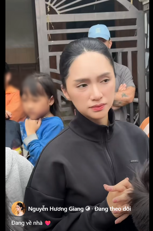 Ít ngày trước, nữ ca sĩ ủng hộ 100 triệu đồng để khắc phục hậu quả của mưa lũ. Ảnh: FB Hương Giang.