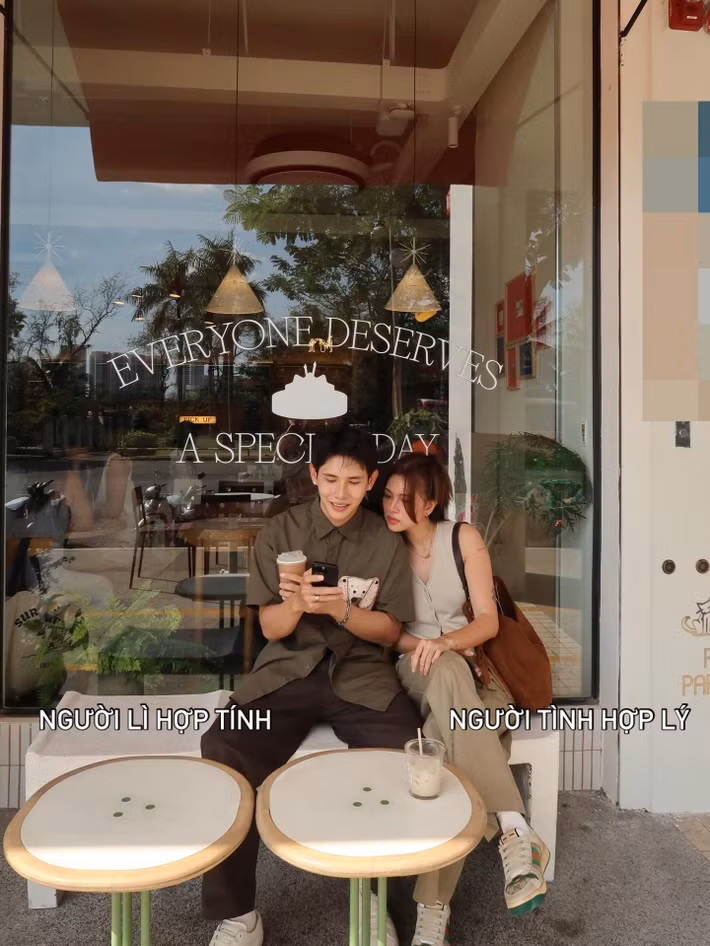 Chia sẻ về tính cách khi ở cạnh Quỳnh Lý, Tú Hảo miêu tả ngắn gọn: "Nữ hay cọc, gặp nam hay ghẹo".