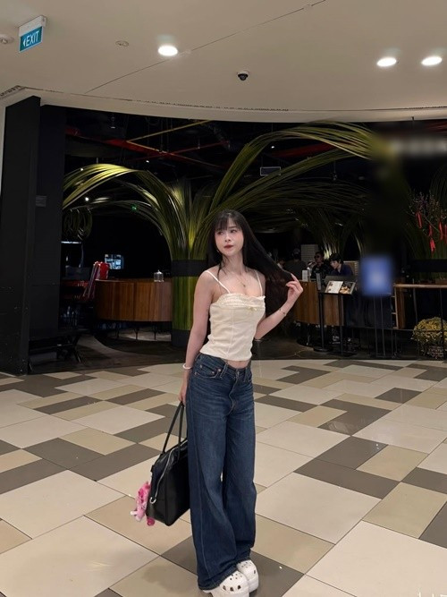 Điểm mạnh dễ nhận thấy ở “chị đẹp làng võ” là khả năng kiểm soát thần thái và giữ phong thái vững vàng dù theo đuổi phong cách nào.