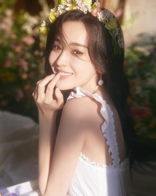 Cổ Lực Na Trát tham gia nhiều bộ phim như: Tiên kiếm kỳ hiệp 5, Phong khởi Tây Châu, 10 năm 3 tháng 30 ngày. Ảnh: Instagram Cổ Lực Na Trát.