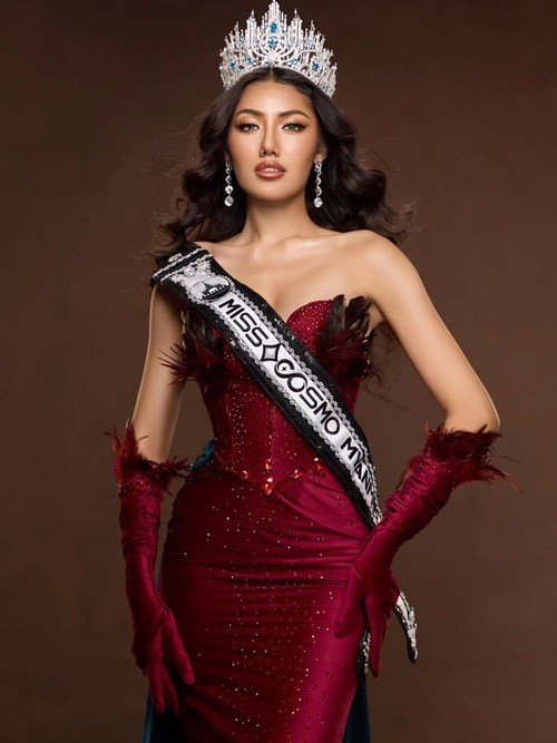 Đại diện Myanmar - Myint Myat Moe là người mẫu, diễn viên và sinh viên ngành quản trị Kinh doanh. Trước Miss Cosmo 2025, cô đoạt á hậu 1 Miss Grand Myanmar 2024. Ảnh: Instagram Myint Myat Moe.