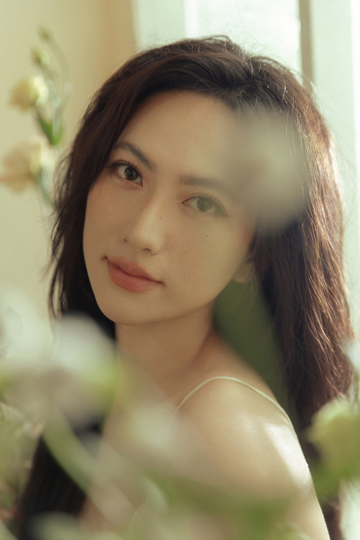 Gương mặt với những đường nét thanh tú, hài hòa giúp Phương Anh Đào gây ấn tượng ngay từ ánh nhìn đầu tiên.