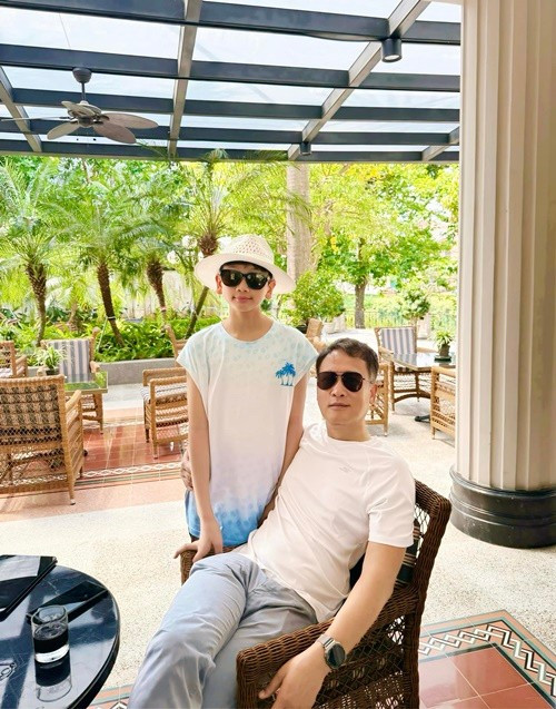 Bé Chum Chum sinh ra "đã ngậm thìa vàng" bởi có bố là một doanh nhân thành đạt, mẹ là diễn viên nổi tiếng. Ảnh: FB Lã Thanh Huyền.