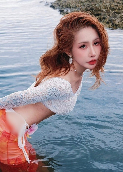 Tình cũ Đạt G sở hữu thân hình thon gọn, quyến rũ cùng gương mặt xinh đẹp. Ảnh: FB Du Uyên.