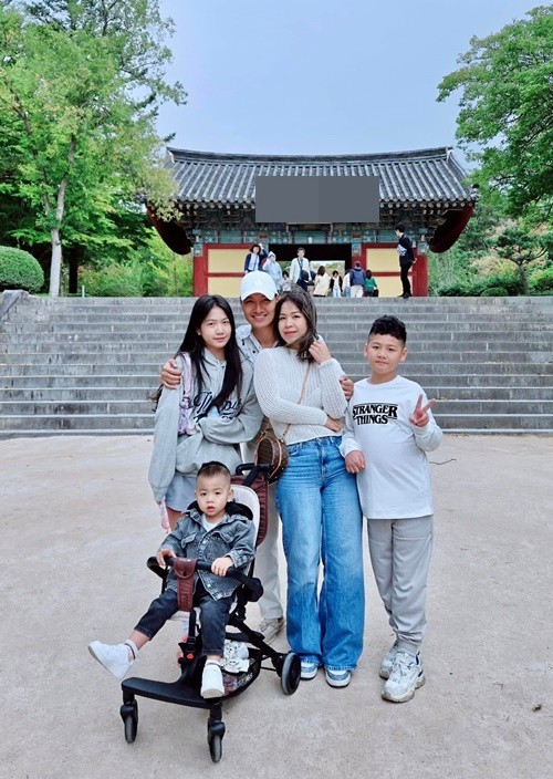 Vợ chồng Mạnh Trường còn có hai cậu con trai chung. Ảnh: FB Mạnh Trường.