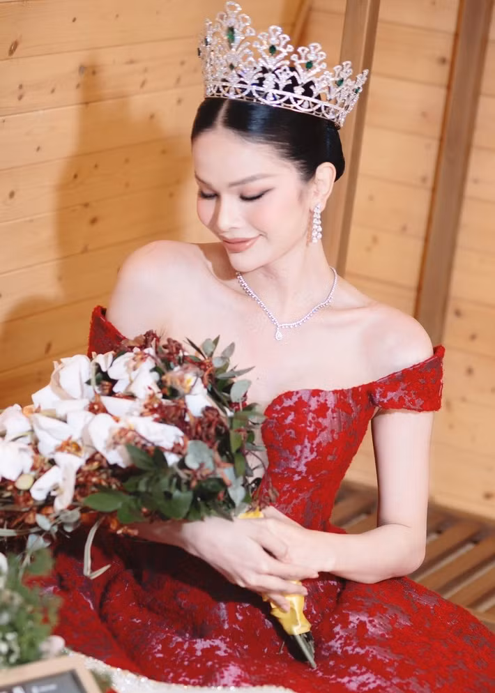 Lịch trình của Hà Tâm Như dày đặc sau khi cô đăng quang. Ảnh: FB Tâm Như.