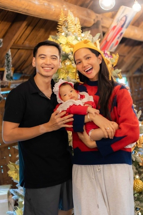 Gần đây, Tuấn Khôi tâm sự rằng 6 năm trước, H'hen Niê trao lại vương miện Hoa hậu Hoàn vũ Việt Nam cho người kế nhiệm. Nam nhiếp ảnh gia hiểu cảm xúc của nửa kia rất rõ. Ảnh: FB Tuấn Khôi.