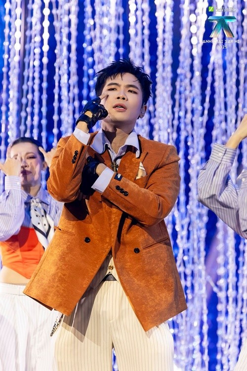 Phúc Du tham gia chương trình Anh trai say hi 2025. Ở sân chơi âm nhạc này, nam rapper phải dừng chân ngay trước thềm chung kết khiến nhiều người hâm mộ tiếc nuối.