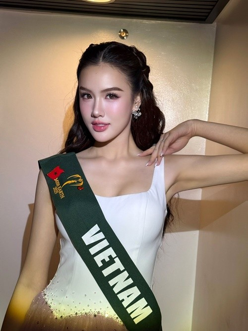 Theo Tiền Phong, Mỹ Anh tự xin đi thi Miss Earth 2025 sau khi đoạt danh hiệu Á hậu 3 Miss Earth Vietnam 2025. Ảnh: FB Trịnh Mỹ Anh.