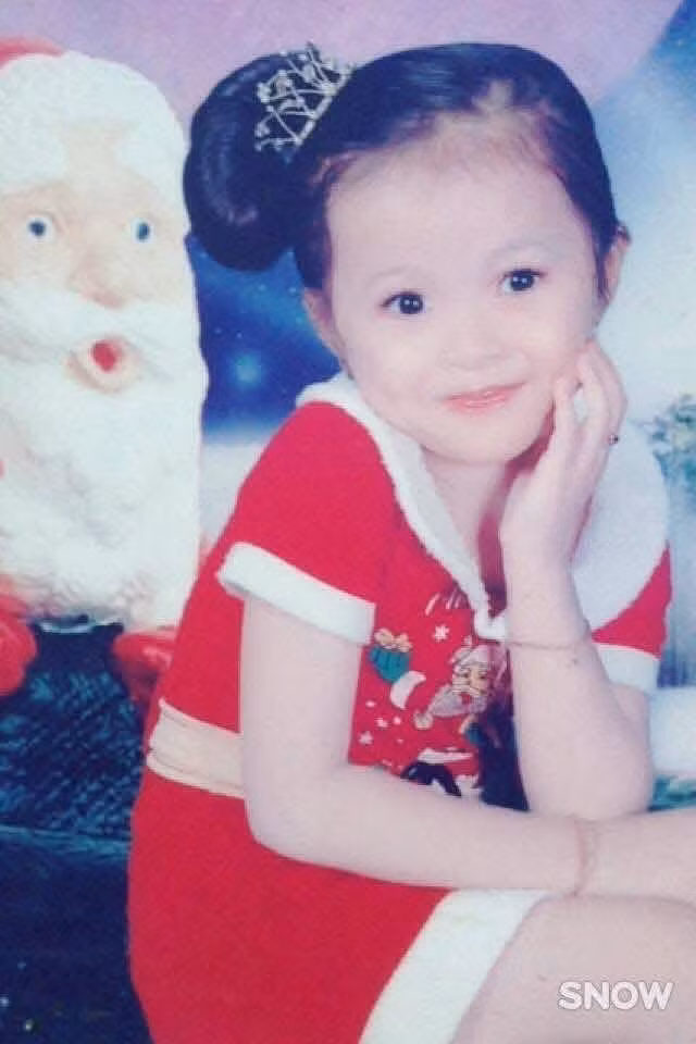 Ngày nhỏ, Kiều Duy có gương mặt xinh xắn với má bầu bĩnh, đôi mắt to, long lanh.